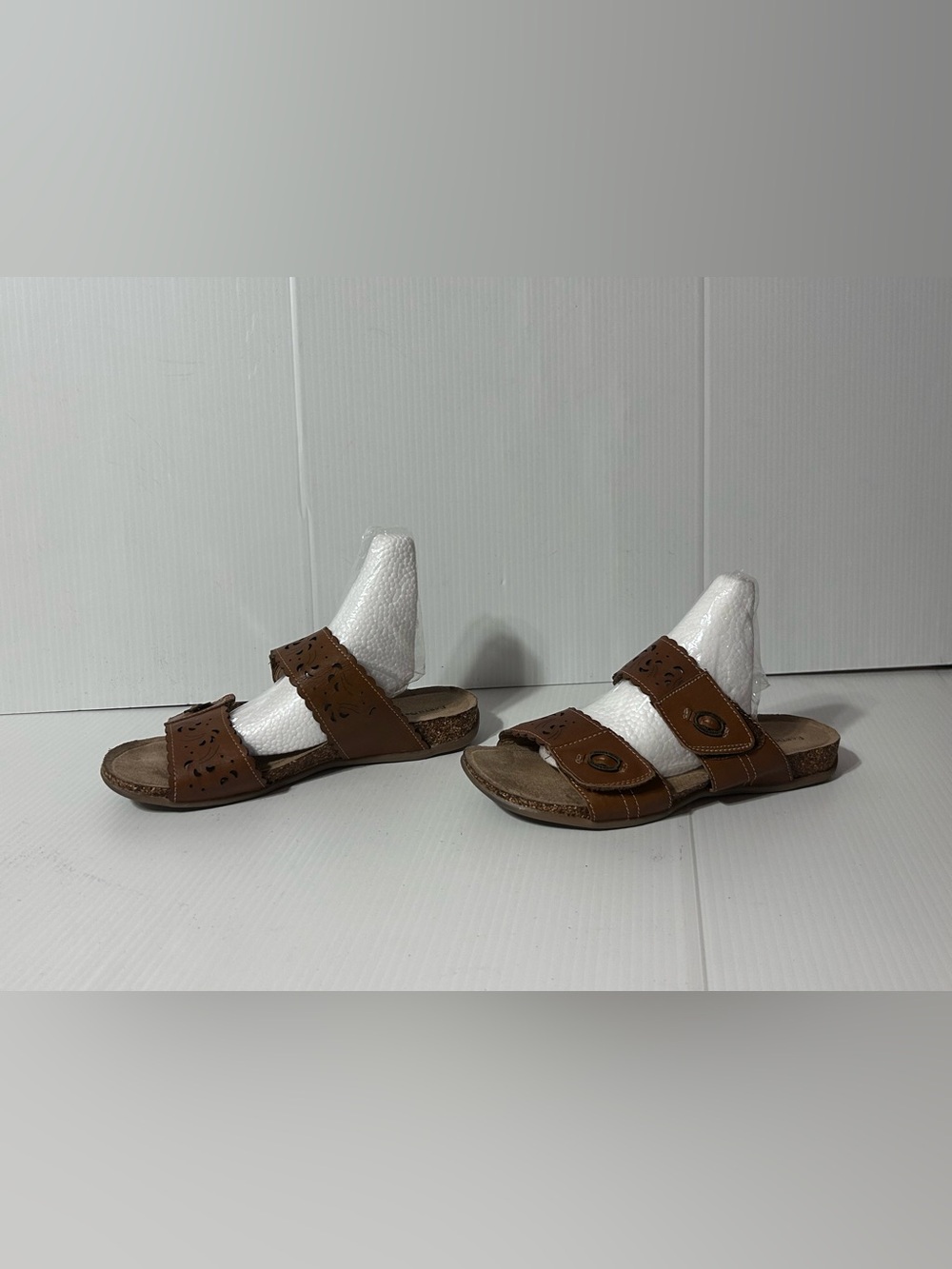 Earth Origins Tessa brown leather slide on sandals women size 9